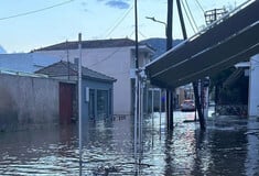 Λέσβος: Σοβαρά προβλήματα από τη σφοδρή κακοκαιρία - Πλημμύρισαν δρόμοι και σπίτια