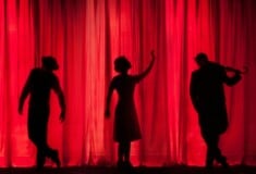 Ο μεγάλος θεατρικός οδηγός της LiFO για τον χειμώνα: 125 παραστάσεις για τη νέα σεζόν