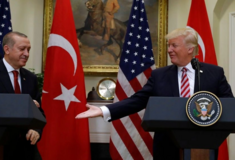 Ο Τραμπ αποθεώνει τον Ερντογάν παρουσία Φιντάν: «Είναι ένας σπουδαίος ηγέτης»