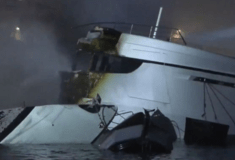 Φωτιά στη Μαρίνα Ζέας: Κάηκαν πολυτελή σκάφη