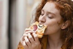 Καρκίνος του εντέρου σε νεότερες ηλικίες: Nέα μελέτη εξετάζει τον ρόλο της διατροφής