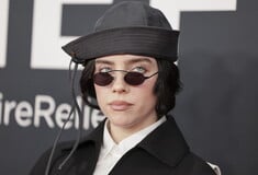 Billie Eilish: Επιτίθεται στον Μασκ καθώς ο δισεκατομμυριούχος πλησιάζει το κατώφλι του 1 τρισ. δολαρίων