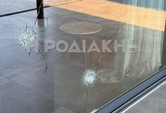 Ρόδος: «Μπορεί να με σκότωναν» - Τι αναφέρει ο επιχειρηματίας που του «γάζωσαν» με 14 σφαίρες το σπίτι