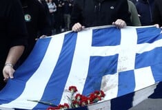 Πολυτεχνείο: Η σημαία έφτασε στην αμερικανική πρεσβεία — 11 συλλήψεις και δεκάδες προσαγωγές