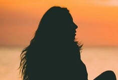 ΠΟΥ: Σχεδόν μία στις τρεις γυναίκες στον κόσμο έχει βιώσει στη ζωή τους ενδοοικογενειακή ή σεξουαλική βία