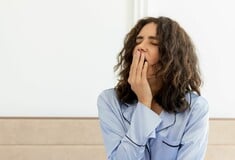 Γιατί χασμουριόμαστε όταν νυστάζουμε