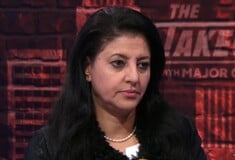 ΚΑΣΟΓΚΙ ΧΗΡΑ ΑΝΤΙΔΡΑΣΗ ΤΡΑΜΠ ΜΠΙΝ ΣΑΛΜΑΝ