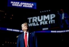 Ντόναλντ Τραμπ: Υπέγραψε νομοσχέδιο που υποχρεώνει την αποκάλυψη περισσότερων εγγράφων για τον Έπσταϊν