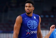 Αντετοκούνμπο για Στέφανο Τσιτσιπά: «Αφήστε το παιδί ήσυχο» 