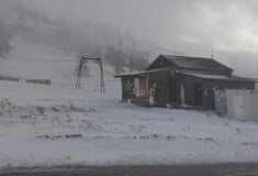 Έπεσαν τα πρώτα χιόνια σε Πισοδέρι και Βασιλίτσα