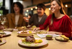 Νέες γεύσεις, νέες ιστορίες: Το Around the Table σε καλεί να εξερευνήσεις την Αθήνα αλλιώς