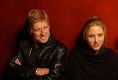 Η Έιμι Ρέντφορντ καταδικάζει ψεύτικα AI αφιερώματα στον πατέρα της: «Δεν μας αντιπροσωπεύουν»