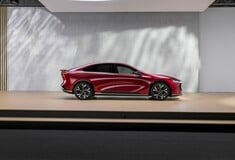 Η «ήσυχη» πολυτέλεια του νέου Mazda 6e