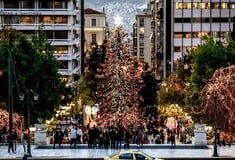 Χριστούγεννα στην Αθήνα: Πότε φωταγωγείται το δέντρο - Το πρόγραμμα της εκδήλωσης στο Σύνταγμα