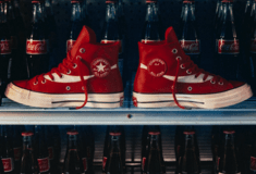 H νέα capsule συλλογή Coca Cola είναι έτοιμη να την αγαπήσεις και να την μοιραστείς