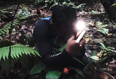 ΣΚ - Η συγκινητική στιγμή που ερευνητής ανακαλύπτει σπάνιο λουλούδι μετά από 13 χρόνια αναζήτησης