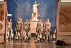 Μια τελετή αλλιώτικη: Η Ολυμπιακή Φλόγα άναψε μέσα στο μουσείο της Ολυμπίας