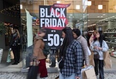 Black Friday: Πλήθος στην Ερμού, αλλά χαμηλές αγορές