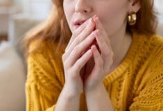 Λόξιγκας: Τι τον προκαλεί, πώς σταματά και πότε πρέπει να πάμε στον γιατρό;