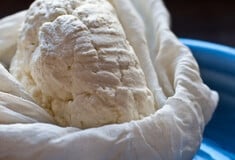 ΕΦΕΤ: Ανάκληση παρτίδας νωπής μυζήθρας λόγω ανίχνευσης σταφυλοκοκκικών εντεροτοξινών