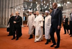 Πάπας Λέων: Επίσκεψη στο Μπλε Τζαμί και τη Συριακή Ορθόδοξη Εκκλησία