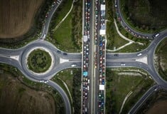 Δεν υποχωρούν οι αγρότες: «Θα κάνουμε Χριστούγεννα στα μπλόκα»