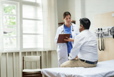 Σχεδόν 1 στις 4 γυναίκες πιστεύει ότι οι άνδρες τυγχάνουν καλύτερης μεταχείρισης από τους επαγγελματίες υγείας