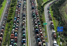 Αγρότες: Εντείνουν τα μπλόκα - Τουλάχιστον 4.000 τρακτέρ στη Θεσσαλία