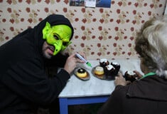 Ο Dim Goblin τα κάνει όλα για την αγάπη