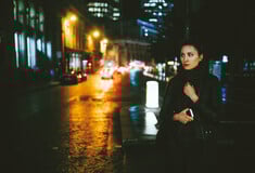 «Μάθε πώς νιώθουν. Άλλαξε το πώς νιώθουν»: 8 στις 10 γυναίκες νιώθουν φόβο στη βραδινή έξοδο