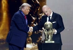 Ο Τραμπ έλαβε το νεοσύστατο Βραβείο Ειρήνης της FIFA