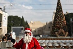 Βηθλεέμ: Άναψε το χριστουγεννιάτικο δέντρο για πρώτη φορά από την έναρξη του πολέμου στη Γάζα