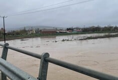 Κακοκαιρία Byron: Εκκενώνεται χωριό μετά την υπερχείλιση παραπόταμου του Ενιπέα