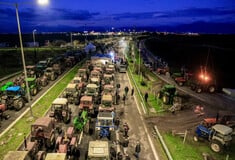 Αγρότες: Αποκλεισμός του λιμανιού της Μυτιλήνης - Τα μπλόκα στην υπόλοιπη χώρα