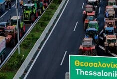 Μπλόκα αγροτών: Αποκλεισμοί σε Εθνική, Εγνατία και Ιόνια Οδό – Το μεσημέρι νέες συναντήσεις
