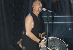 Βαλάντης: Έφτυσε τους μουσικούς του πάνω στη σκηνή εν μέσω προγράμματος