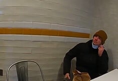 Λουίτζι Μαντζιόνε: Η στιγμή που οι αστυνομικοί τον εντοπίζουν μετά τη δολοφονία του CEO της UnitedHealthcare