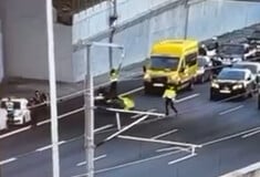 Σοβαρό ατύχημα στην Αττική Οδό - Οδηγός μοτοσικλέτας παρέσυρε τροχονόμο