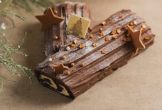 Χριστουγεννιάτικος κορμός, μια γλυκιά ιστορία που συνεχίζεται στα καλύτερα ζαχαροπλαστεία της πόλης