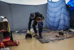 Πλημμύρες και απόγνωση στη Γάζα - Οι κάτοικοι περιμένουν το επόμενο βήμα του ειρηνευτικού σχεδίου