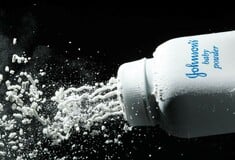 Η Johnson & Johnson καταδικάστηκε να καταβάλει 40 εκατ. δολάρια σε απoζημιώσεις για το καρκινογόνο ταλκ της