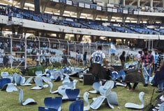 Λιονέλ Μέσι: Χάος στην έναρξη της περιοδείας του στην Ινδία - Eξαγριωμένοι φίλαθλοι πετούσαν καθίσματα