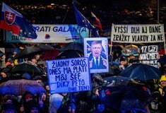 Η «Επανάσταση της κιμωλίας» στη Σλοβακία: Mαθητικά συνθήματα εξελίσσονται σε αντικυβερνητικό κίνημα