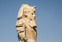 Αίγυπτος: Οι «Κολοσσοί του Μέμνονα» στέκουν και πάλι αγέρωχοι στο Λούξορ 