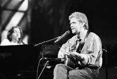 Στο πλευρό του Nemo ο Ιρλανδός νικητής της Eurovision - Επιστρέφει το τρόπαιο λόγω Ισραήλ 