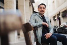 Ο takis ξεκίνησε από το Κιάτο και έφτασε στα κορυφαία θέατρα του κόσμου