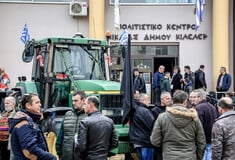 ΑΓΡΟΤΕΣ ΜΠΛΟΚΑ ΚΥΒΕΡΝΗΣΗ