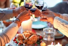 ΕΦΕΤ ΧΡΙΣΤΟΥΓΕΝΝΙΑΤΙΚΟ ΤΡΑΠΕΖΙ