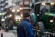 Αγροτικά μπλόκα: Πού σημειώνονται καθυστερήσεις - Ακυρώσεις έως και 50% σε καταλύματα 