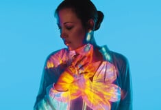 Sacred Voice: Η Διόνη Καρόκη μετατρέπει τον ήχο σε αυτογνωσία